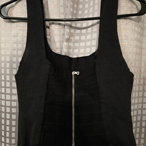 Alice + Olivia Black and Orange Graphic Crop Top - Picture 2 of 3